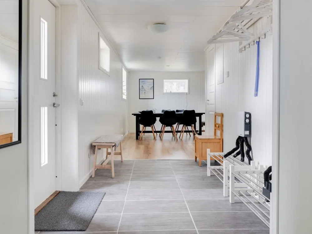 Margaretas väg 5, Nedre