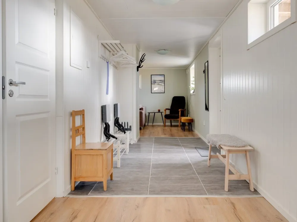 Margaretas väg 5, Nedre