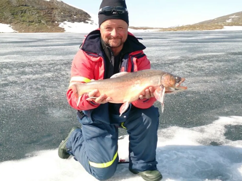 Exclusive ice fishing & summer fishing with Stig Strand