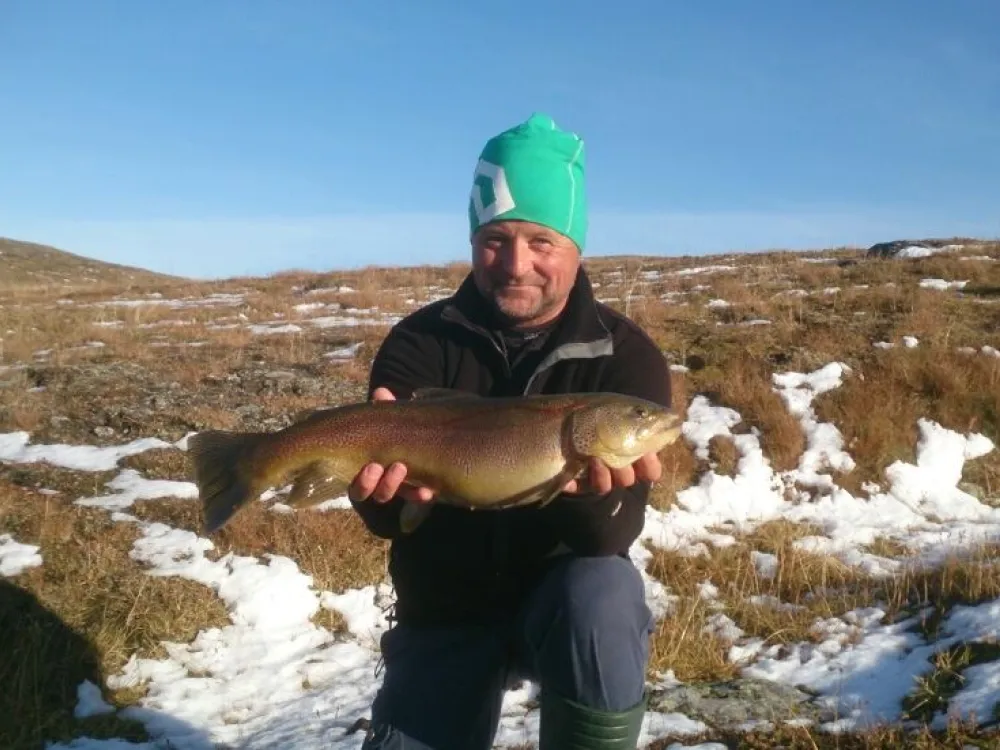 Exclusive ice fishing & summer fishing with Stig Strand