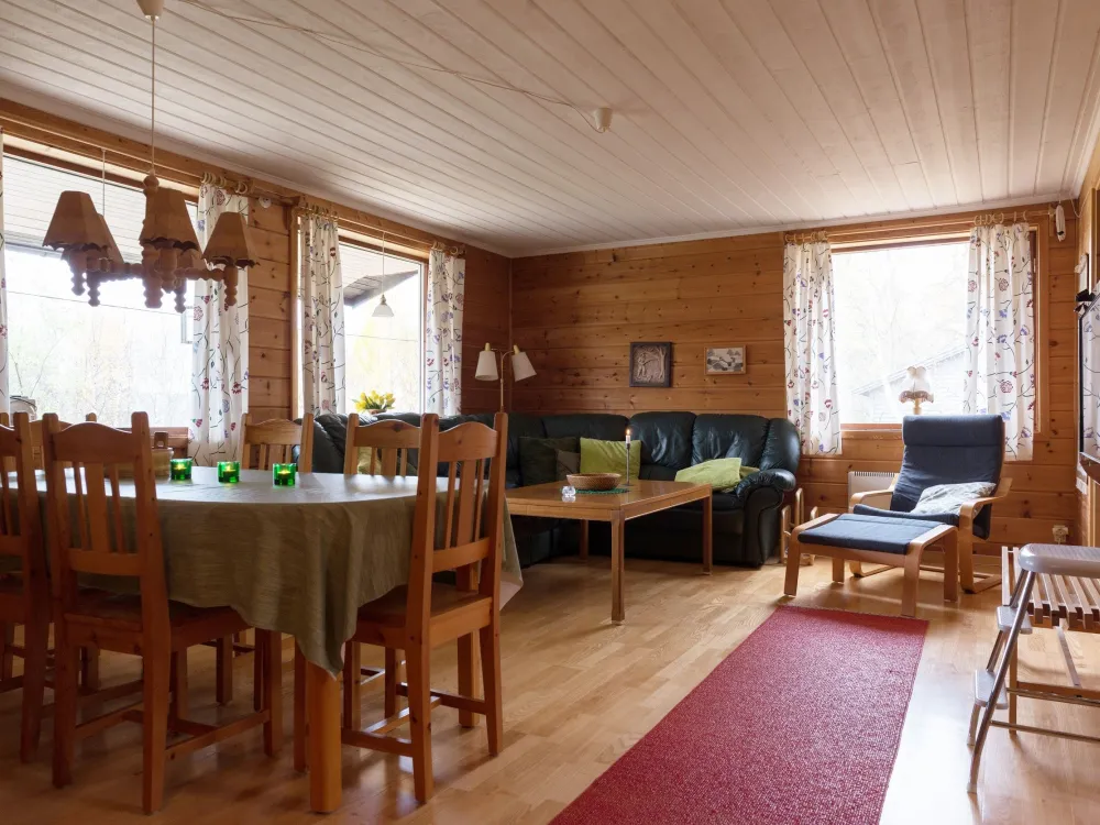 Vårstigen 22, Västra