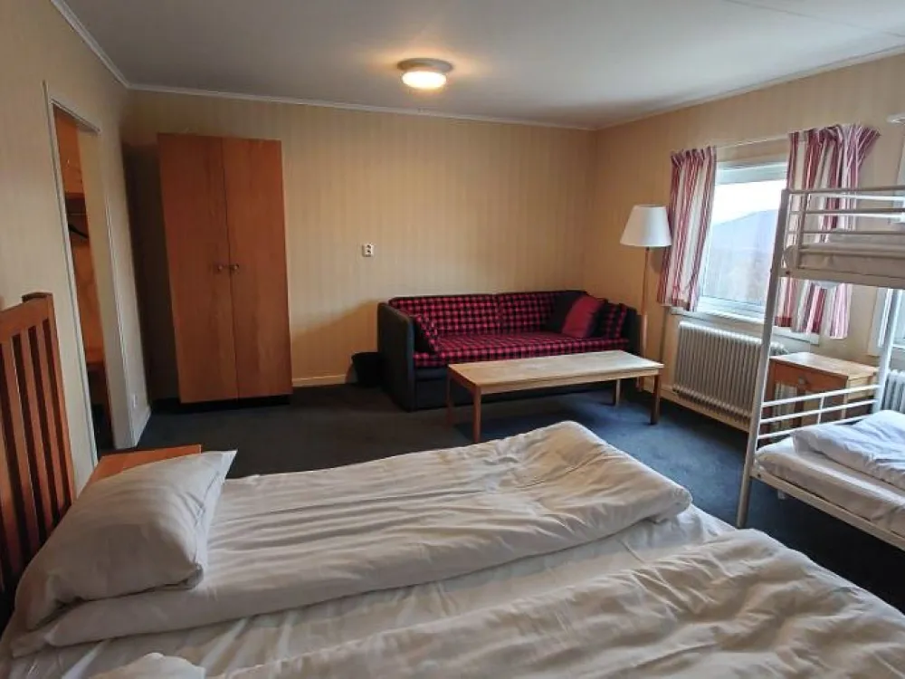 Dubbelrum med bäddsoffa och våningssäng annex