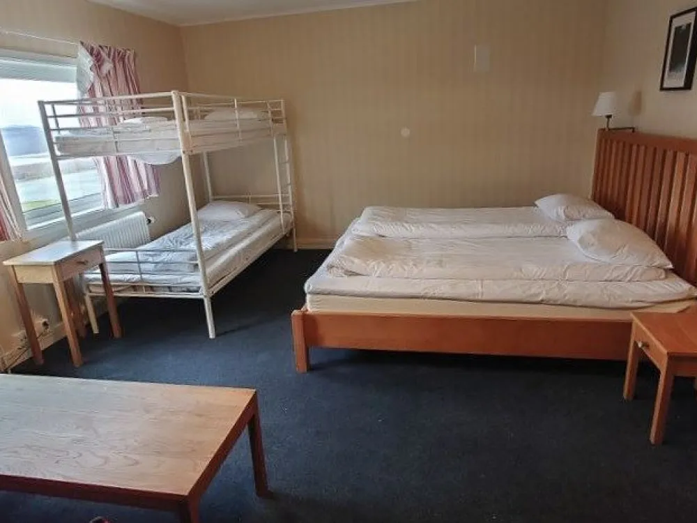 Dubbelrum med bäddsoffa och våningssäng annex