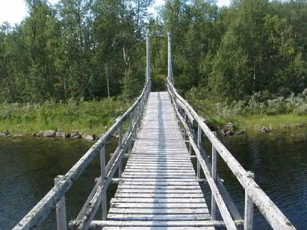 Hängbron mot fångstgroparna